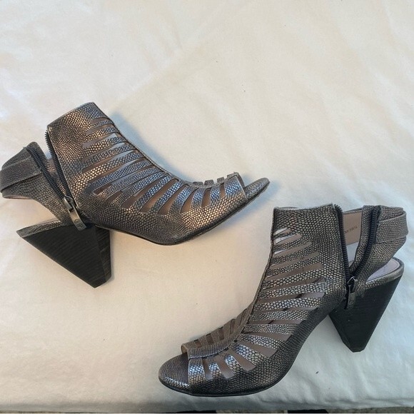 Vince Camuto Metallic Gold Strappy Zipper Peep Toe 3" Heels  Leather Size 9.5M - Picture 5 of 12